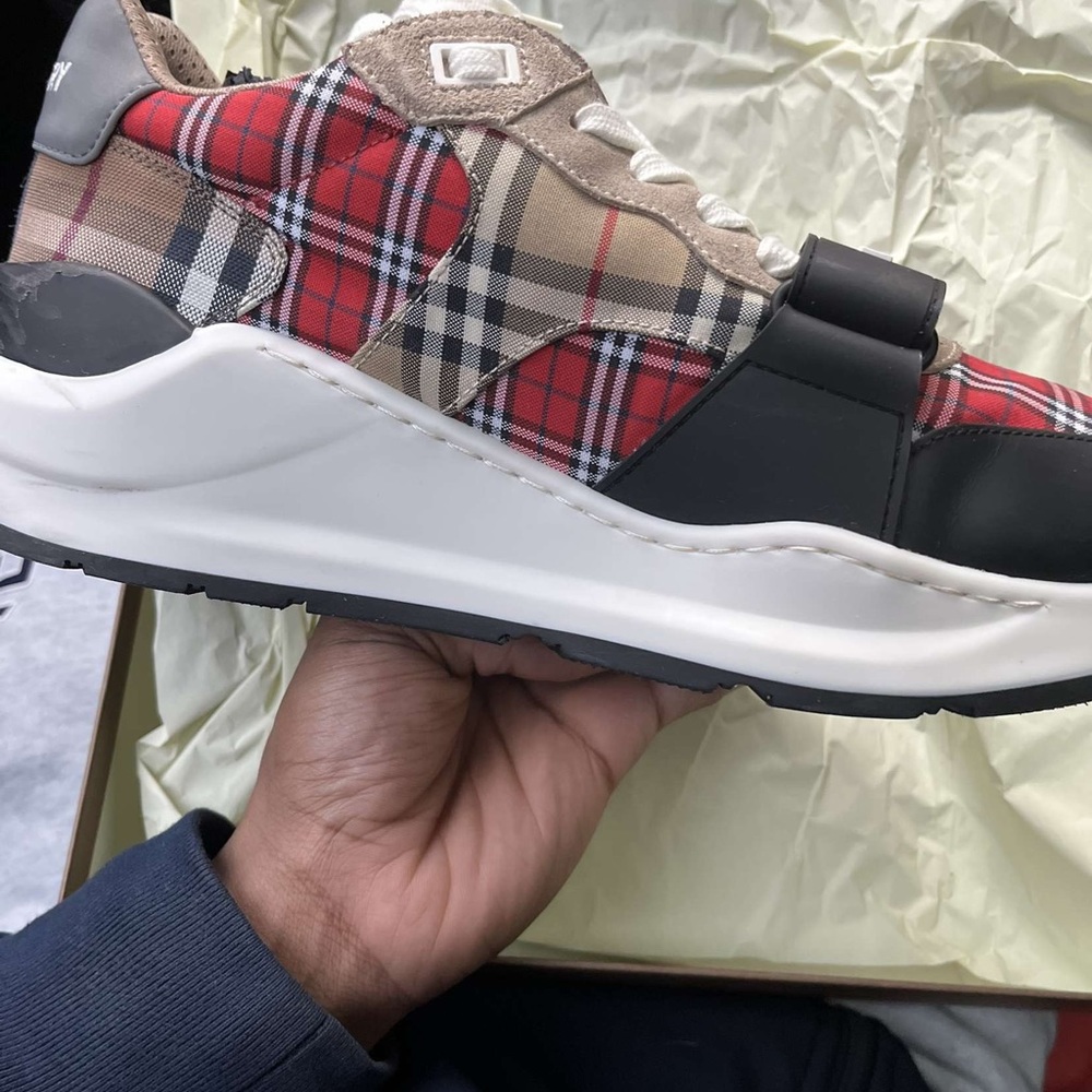 Burberry Shoes - Picture 4 of 6
